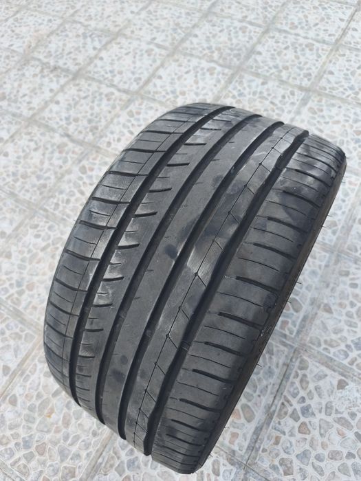 Vendo 1 pneu 275 30 r19
