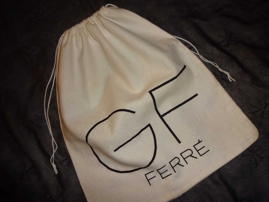 GF FERRE oryg. kremowy ivory worek przeciwkurzowy pokrowiec 32 x 38 cm