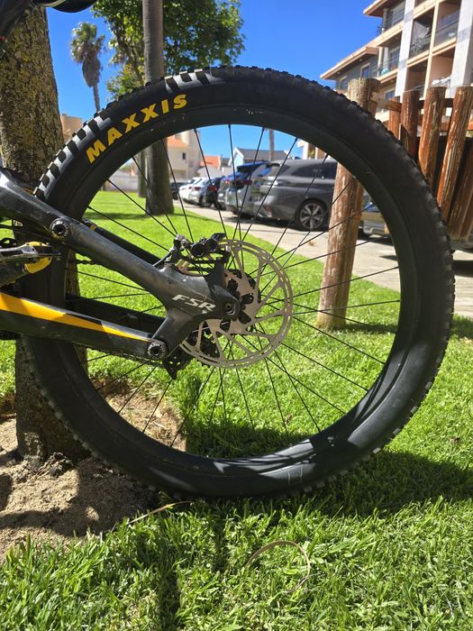 Specialized S-Works Demo FSR — Downhill Full Carbon, suspensão nova