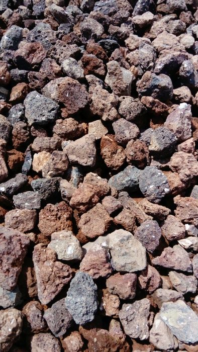 Pedra Vulcânica/Lava de vulcão; 150€/Big Bag de 800Kg