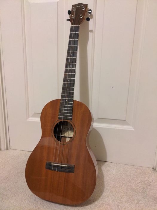 Ukulele Barytonowe Pono MBD Deluxe - Pełen Mahoń. Stan Bdb.