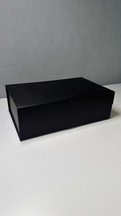 Подарункова коробка на магніті чорна 31×20×10 см, складана, є 5 шт