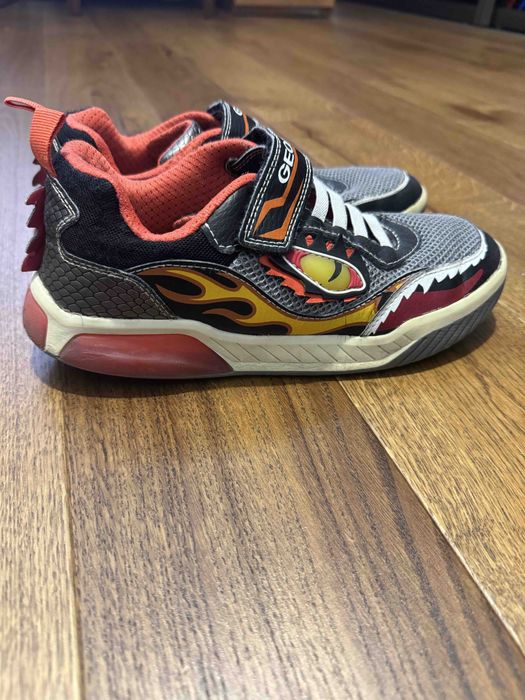 Оригінальні кросівки Geox 37 розмір