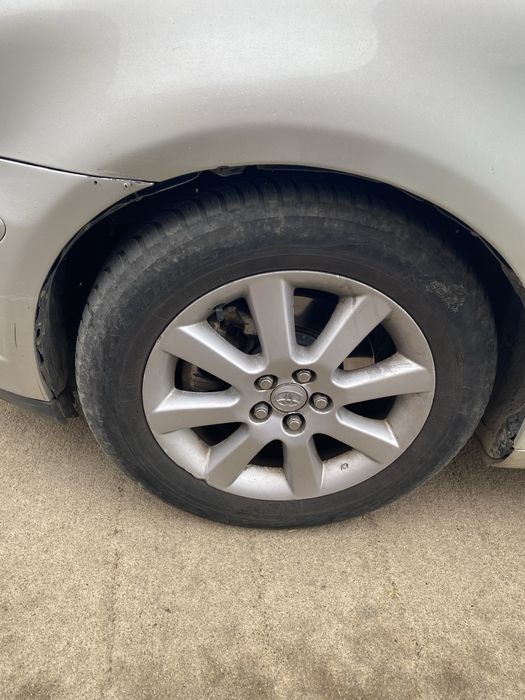 Toyota  Avensis 2003
