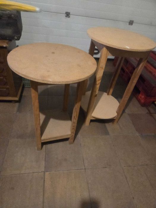 Duas Mesas Altas Redondas