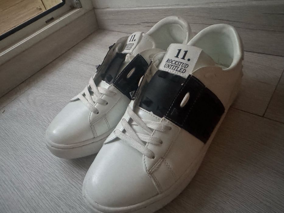 кросівки valentino