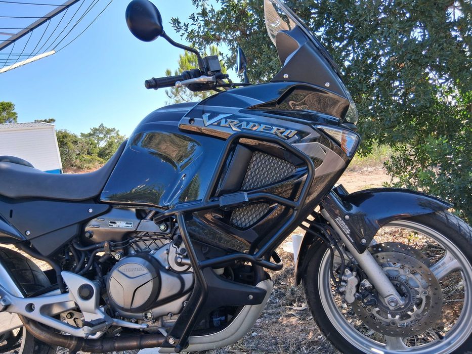 Vendo Honda Varadero 1000 cc, com ABS.  13000 km, como nova.