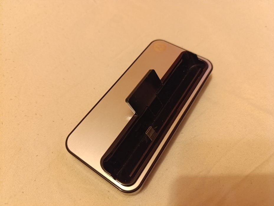 Док станція Motorola, зарядний пристрій для гаджетів USB-micro