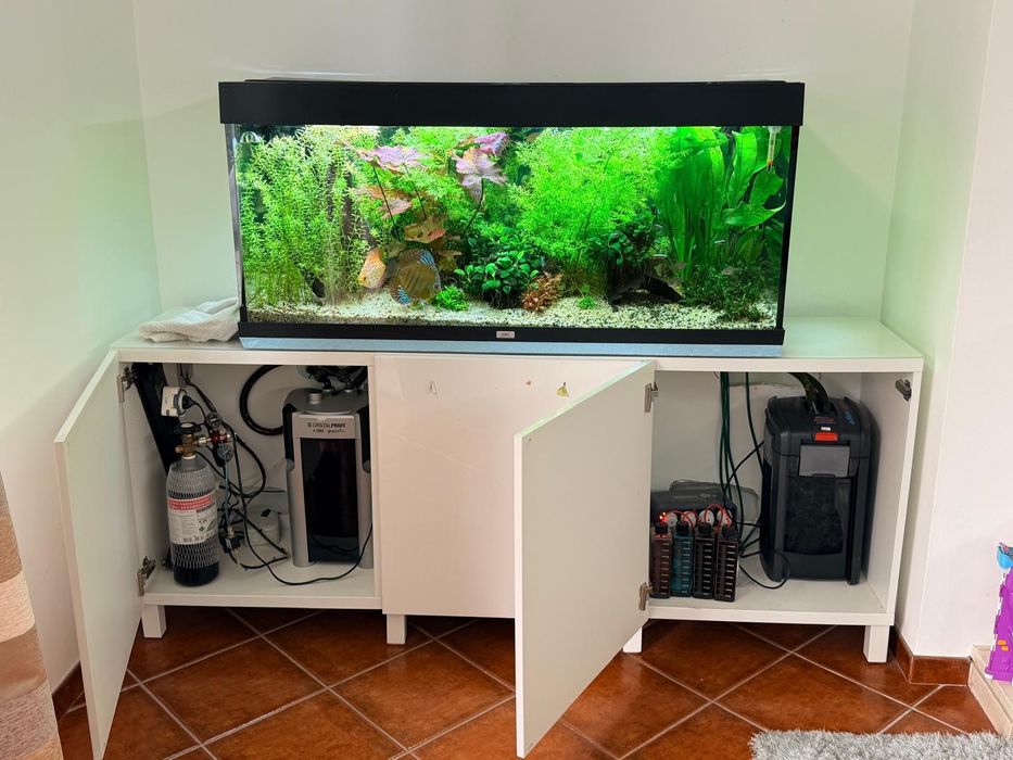 Movel ikea 180cm com portas lavadas brancas brilhantes