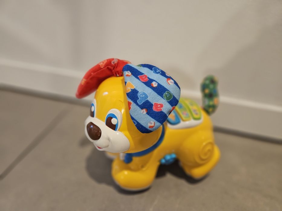 Interaktywny piesek marki Clementoni