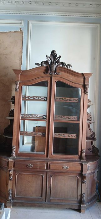 Móvel centenário em Pau Preto.