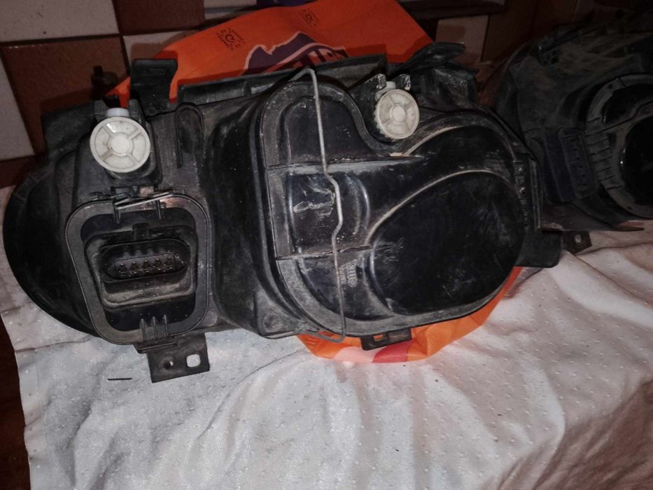 Sprzedam przednie lampy Golf 4