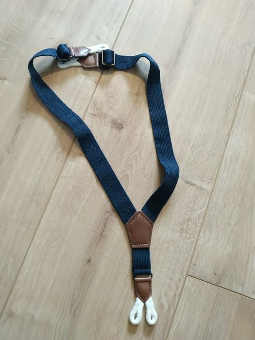 Eleganckie spodnie do chrztu z szelkami