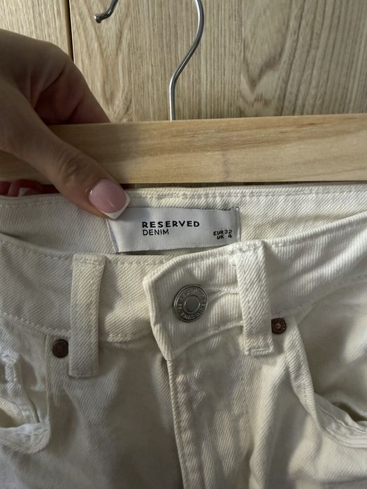Білі джинси mom fit reserved розмір 32
