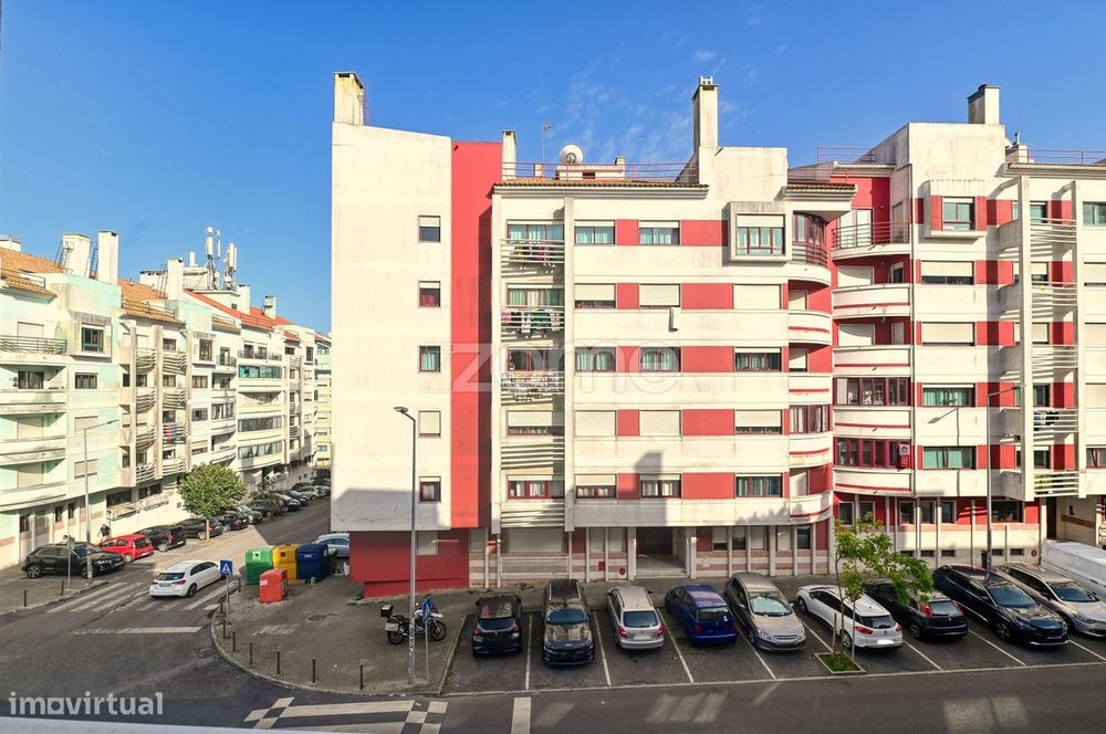 Apartamento T3 com parqueamento | Urbanização da Cavaleira, Algueir...