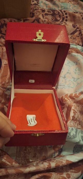 Caixa de relógio vermelha