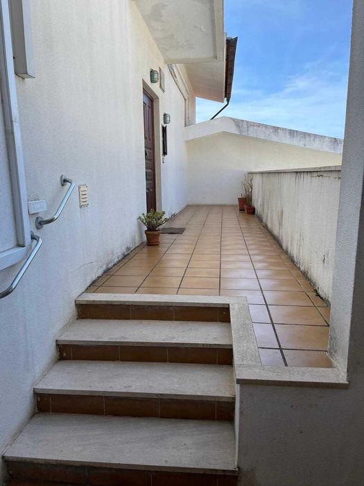 Apartamento T2 com Garagem - São Martinho do Bispo