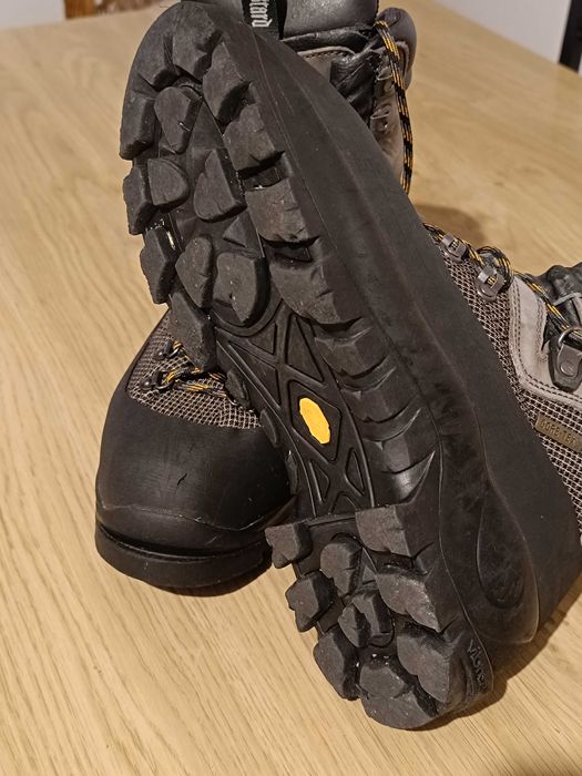 Botas de homem para alta montanha