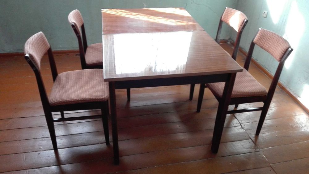 Rozkładany, duży stół do jadalni