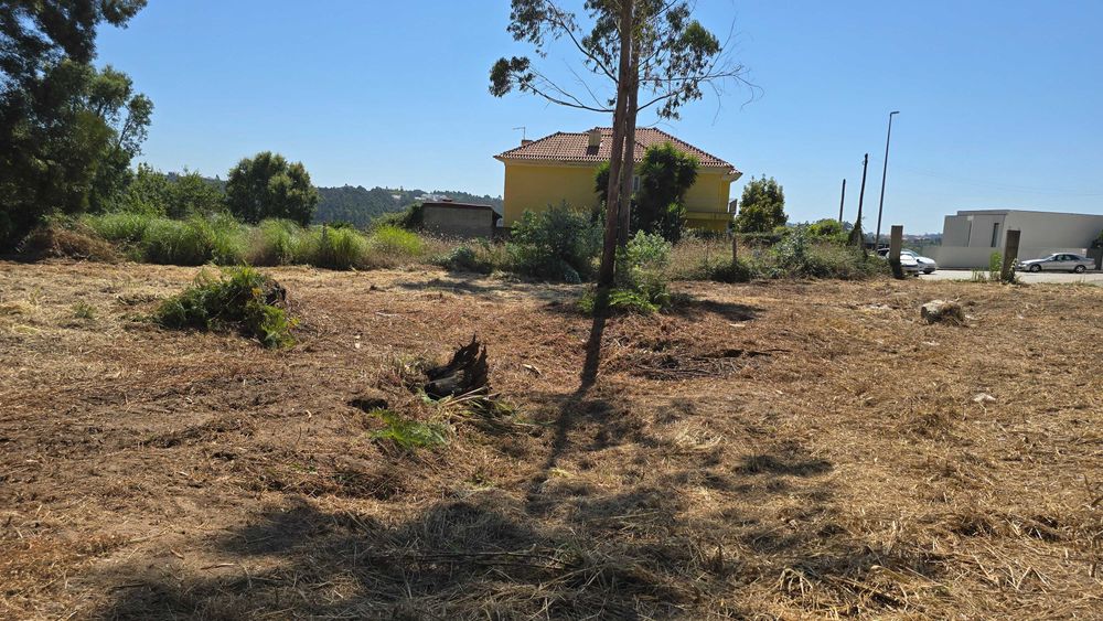 Lote de terreno 2500+ m2, margens do rio Douro, perto do Porto