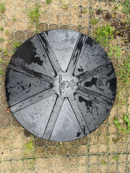 Pokrywa / właz do studni 600 mm SKOLIMOWSKI – stan bardzo dobry