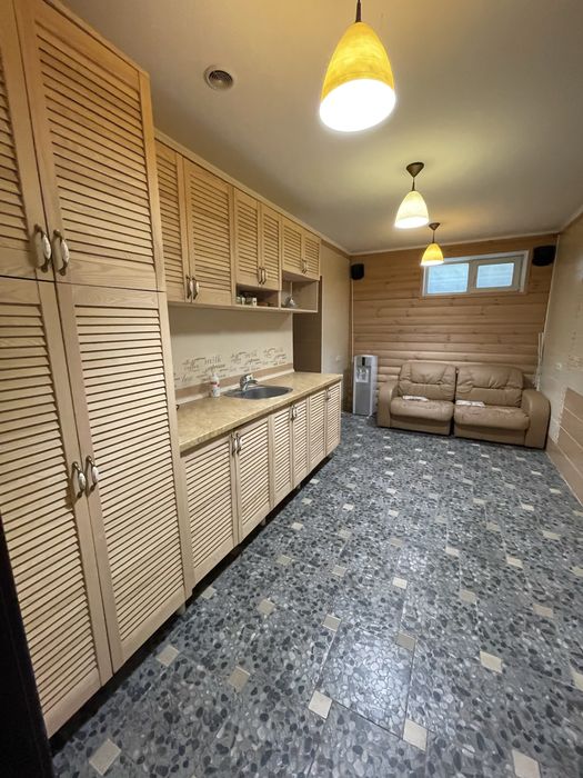 Продаж Комерційного приміщення з ремонтом, басейном. Центральний парк