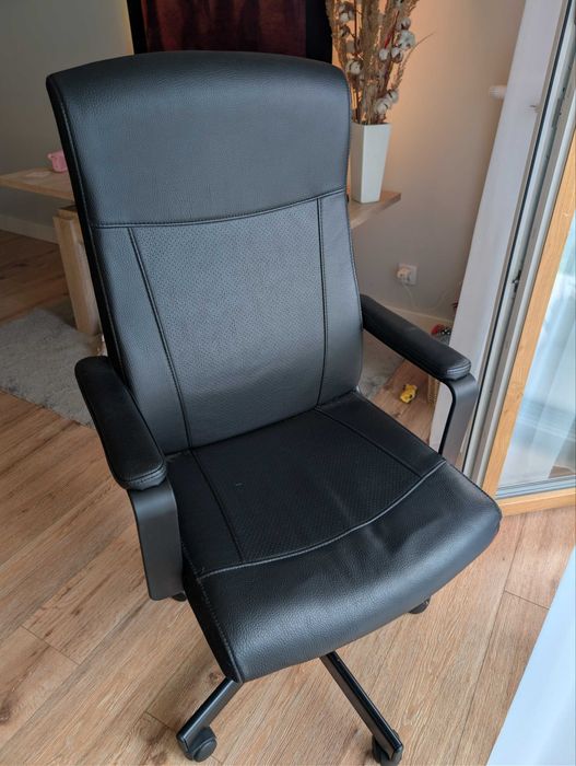 Krzesło biurowe IKEA MILLBERGET czarne