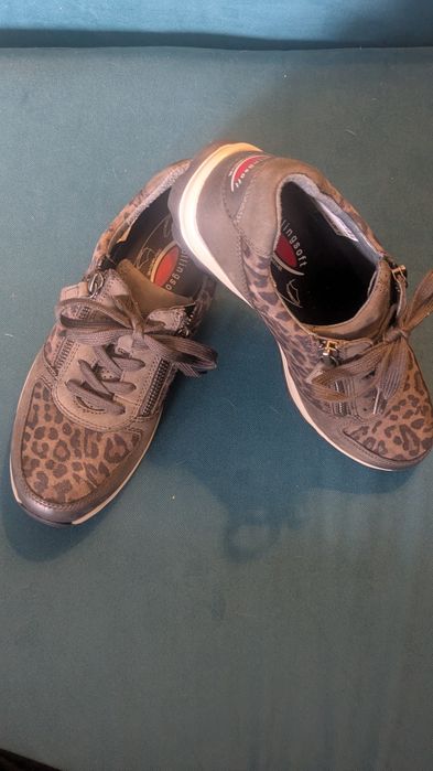 Nowe sneakersy w panterkę