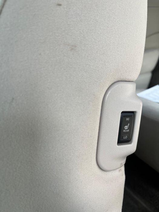 Nissan leaf з підігрівом і сонячною панелью