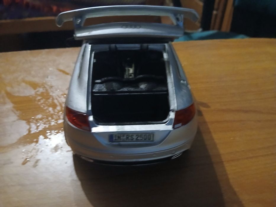 carro de coleção audi TT RS escala 1/18