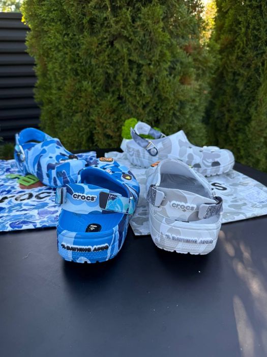 Crocs x BAPE Camo сабо унісекс сині/сірі | Літні крокси з джибітсами | Тапки трендові | тапочки на літо | Крокси Бейп Сірий/синій
