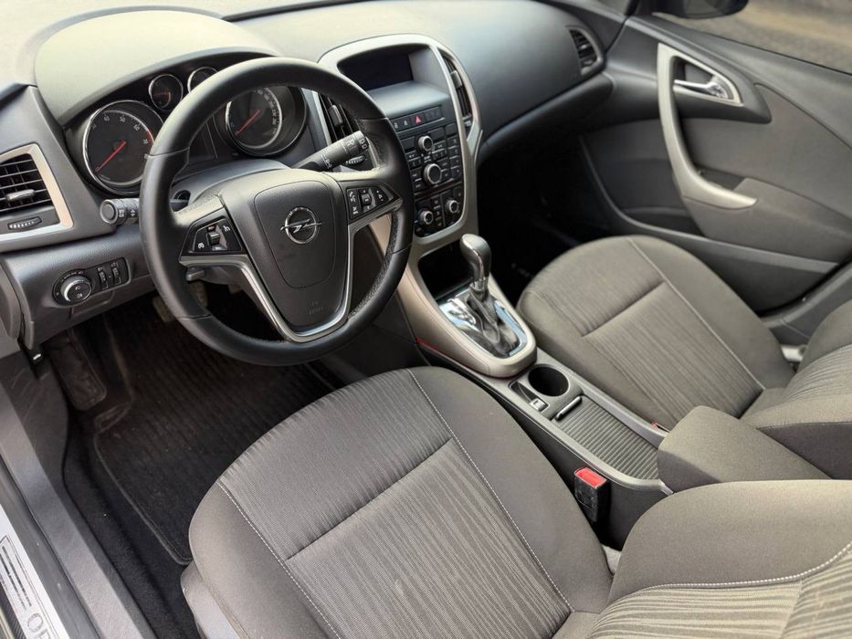 Продам Opel Astra J 2011р. 1.6 бензин на автоматі