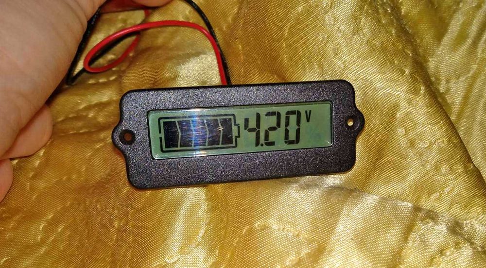 Універсальний індикатор заряду акумулятора свинцеві/літій Li-Ion/Li-Fe