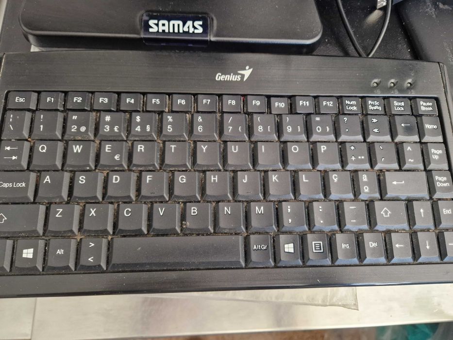 Para venda Computador ecrã,rato e teclado