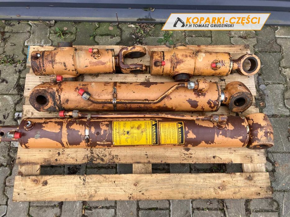 Siłownik obrotu ramienia CASE 580 K