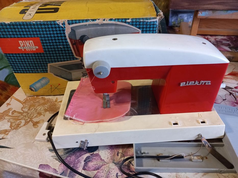 Продам дитячу швейну машинку