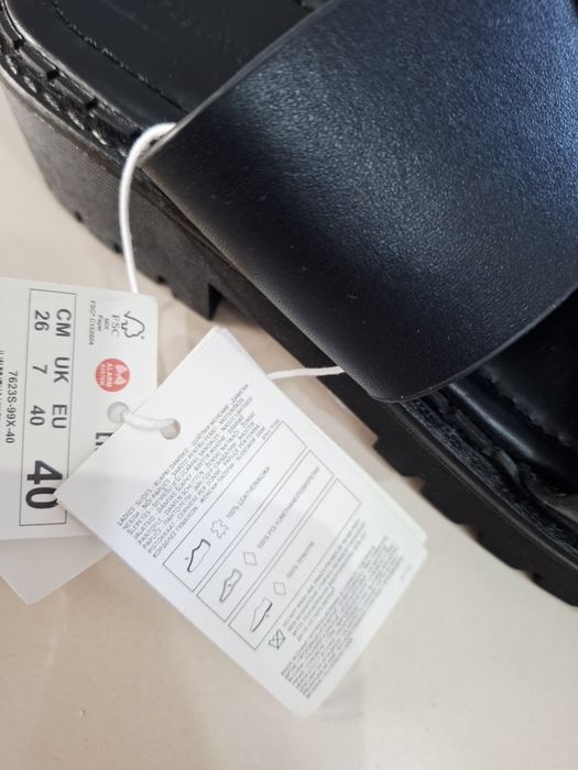 Damskie skórzane klapki reserved nowe 40 czarne skóra