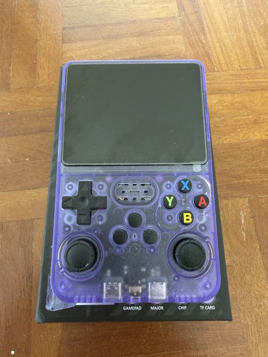 R36S retro game com caixa