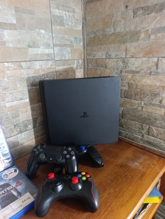 PS4 Slim 500GB + 6 jogos + 3 comandos + volante 180° & Pedais