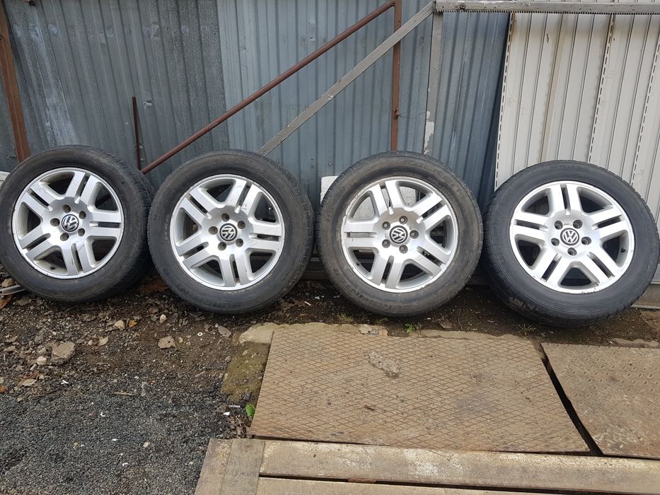 4 koła Alufelgi VW Touareg 7L6 Opony Zimowe 255 55 R18 Good Year 5x130