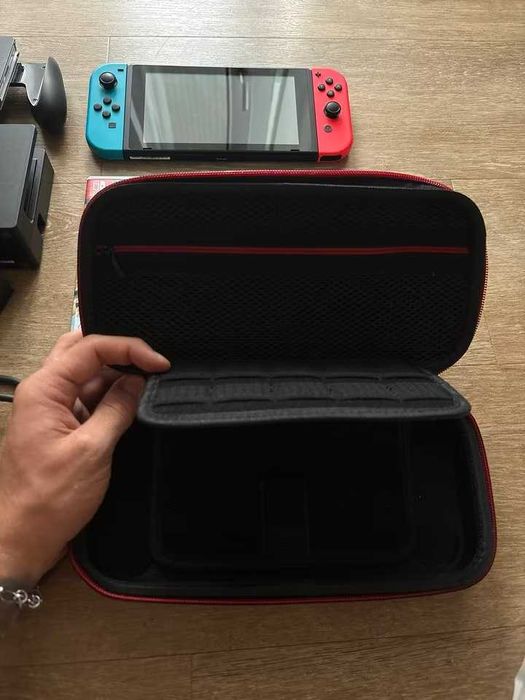 Nintendo Switch + Dock + 2 gry + etui | Stan bardzo dobry