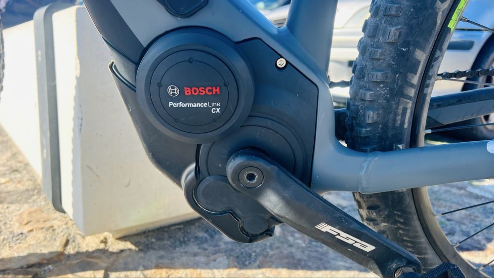 BTT eletrico Cube Bosch performance