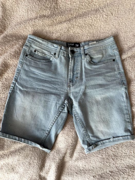 Krótkie spodenki jeansy męskie Sinsay 28