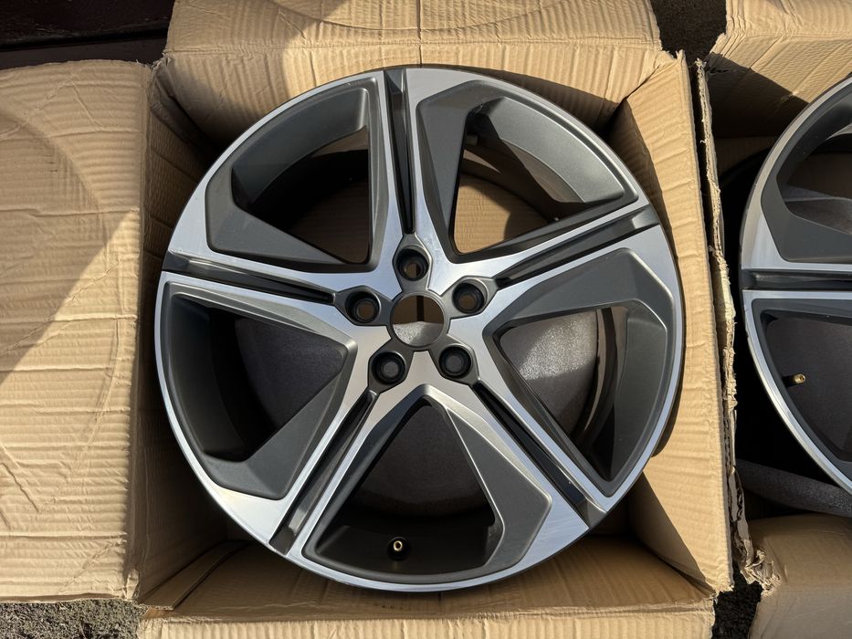 Felga Seat Leon / Cupra 5FA601025Q 18 cali ET46