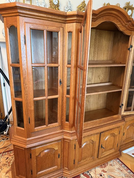 Drewniany kredens witryna