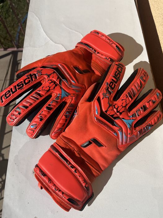 Rękawice bramkarskie Reush Attrakt Grip 9,5