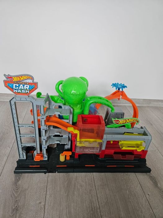 Atak osmiornicy hot wheels