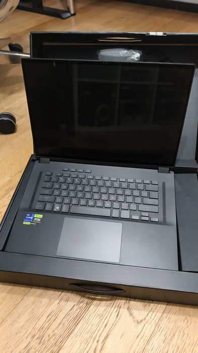 Asus Rog FLOW X16