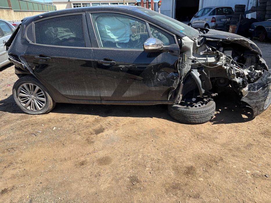 Peugeot 208 1.6 HDI de 2018 para peças