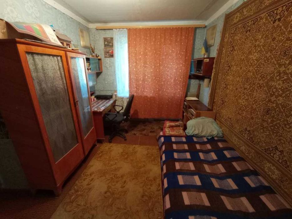 Продаж трикімнатної кімнатної "чешки"